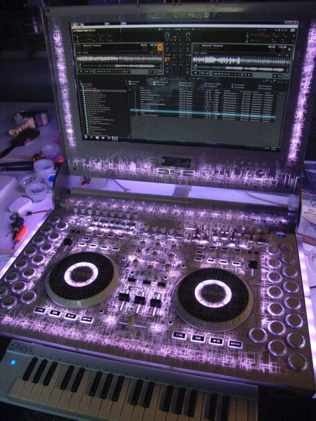 dj-sound-control-running-traktor