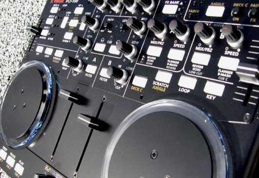 https://www.djtechtools.com/wp-content/uploads/2008/06/vci-100se_rooftop.jpg
